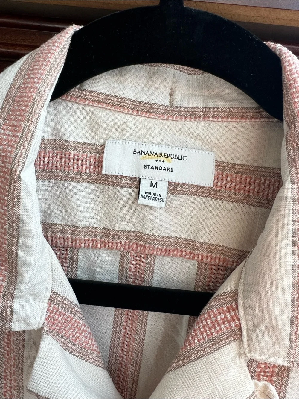 Banana Republic Standard Textured Camp Collar Shirt Men’s M Pink White Striped